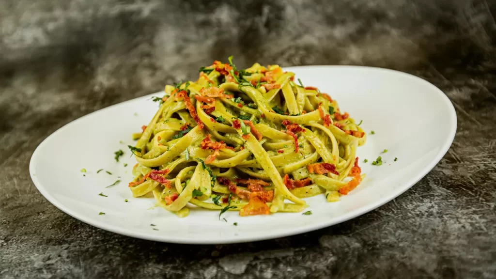 Receita Macarrão Integral com Molho Pesto - Marmita rápida e saudável
