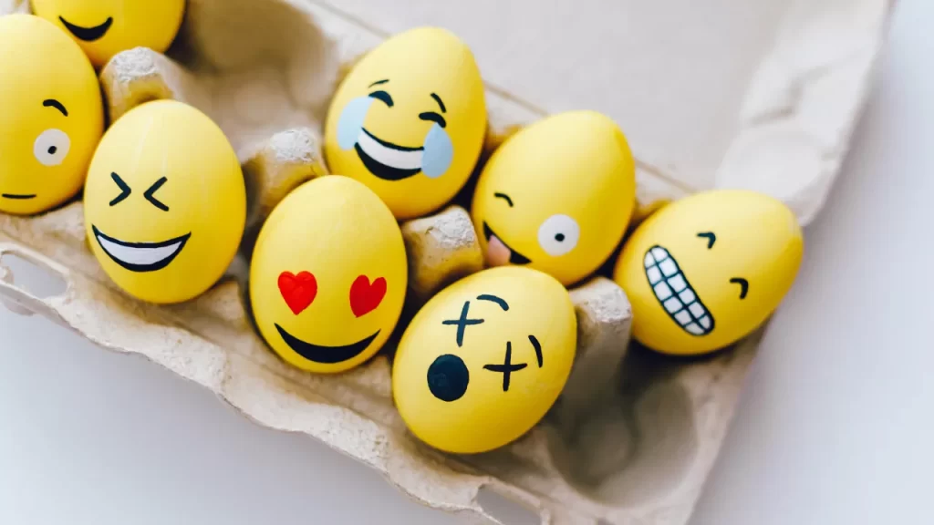 Ovo cozido no forno vira até emoji de tão fácil